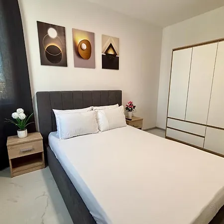 Casa Rosa By Vistay Residences - With Free Secured Parking *
